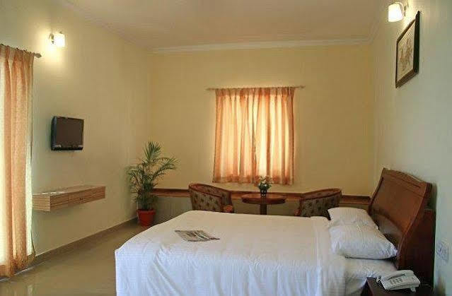 Kumararraja Palace Yelagiri Buitenkant foto