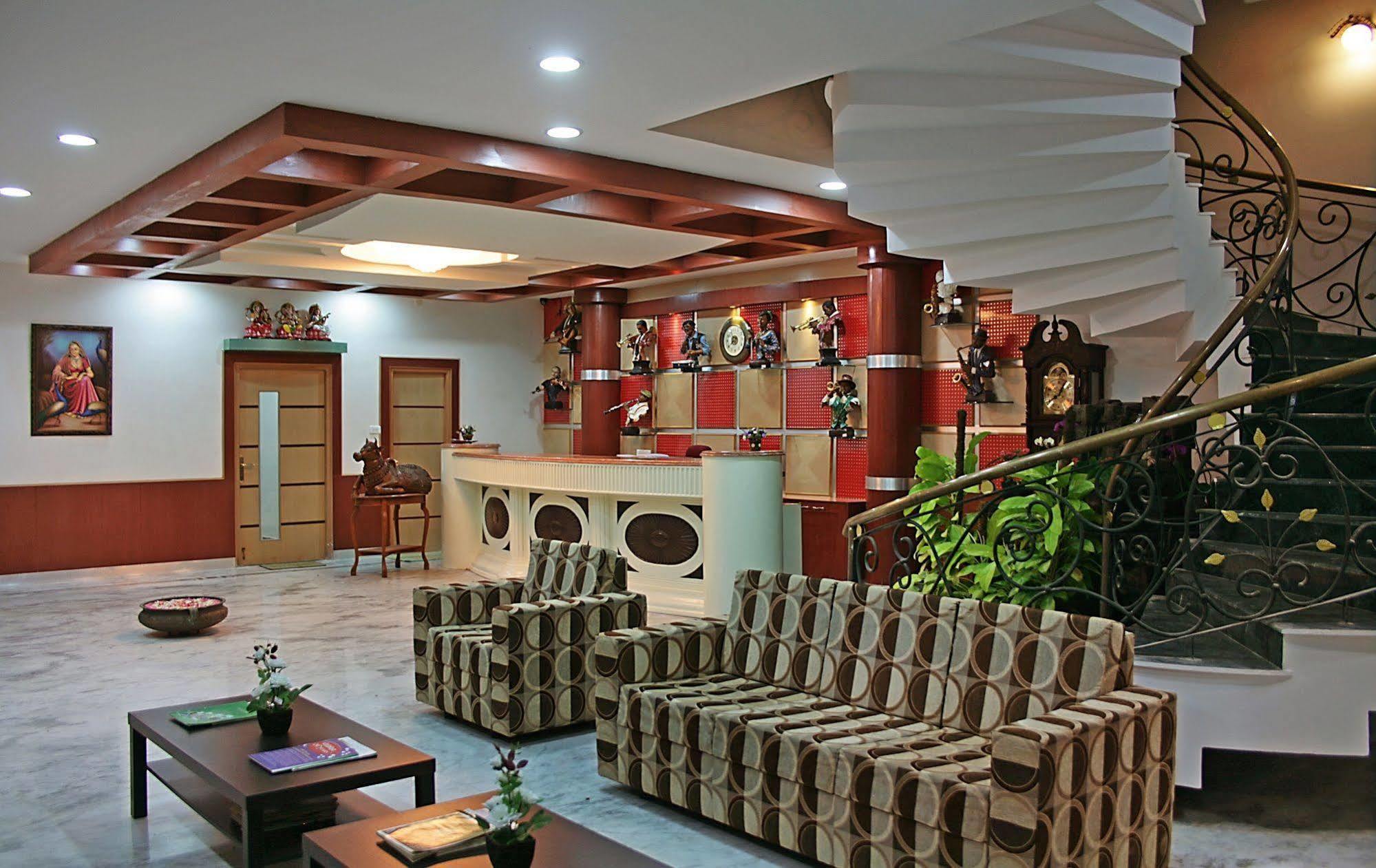 Kumararraja Palace Yelagiri Buitenkant foto