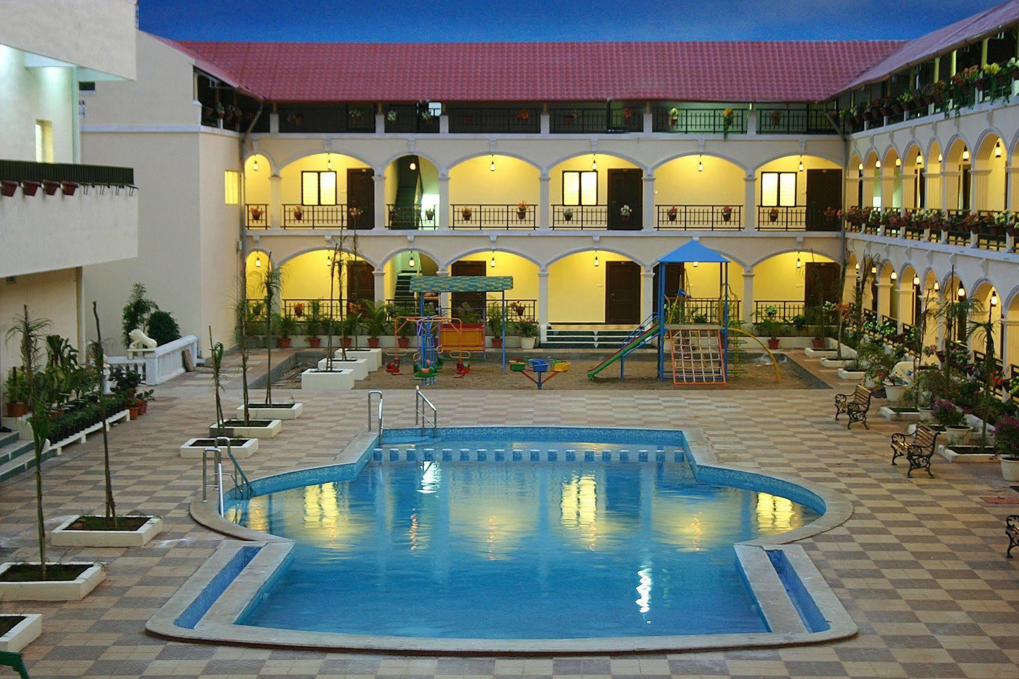 Kumararraja Palace Yelagiri Buitenkant foto