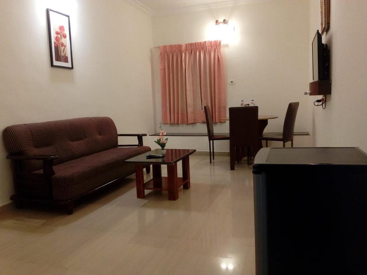Kumararraja Palace Yelagiri Buitenkant foto